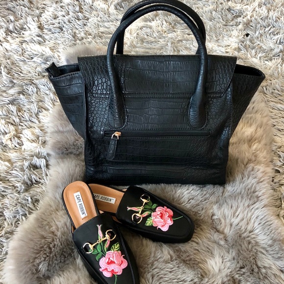 ✨Host Pick✨Croc Embossed Vegan Satchel - Picture 3 of 8